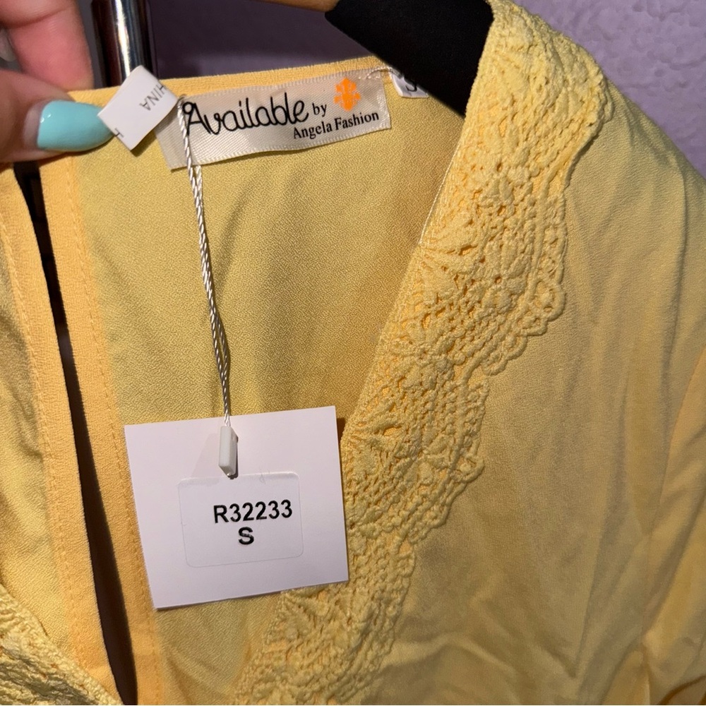 Yellow Romper Size Small - Picture 5 of 6